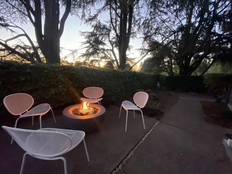 Ultimate Group Retreat: Grand Dining with Views - Photo 10