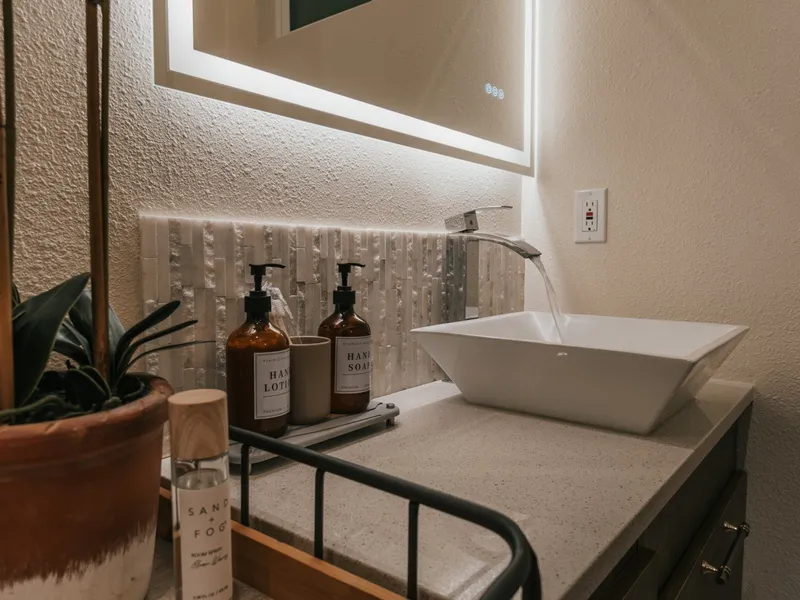 Designer Japandi Tiny Haus near UO|Zen Garden & Spa - Photo 30